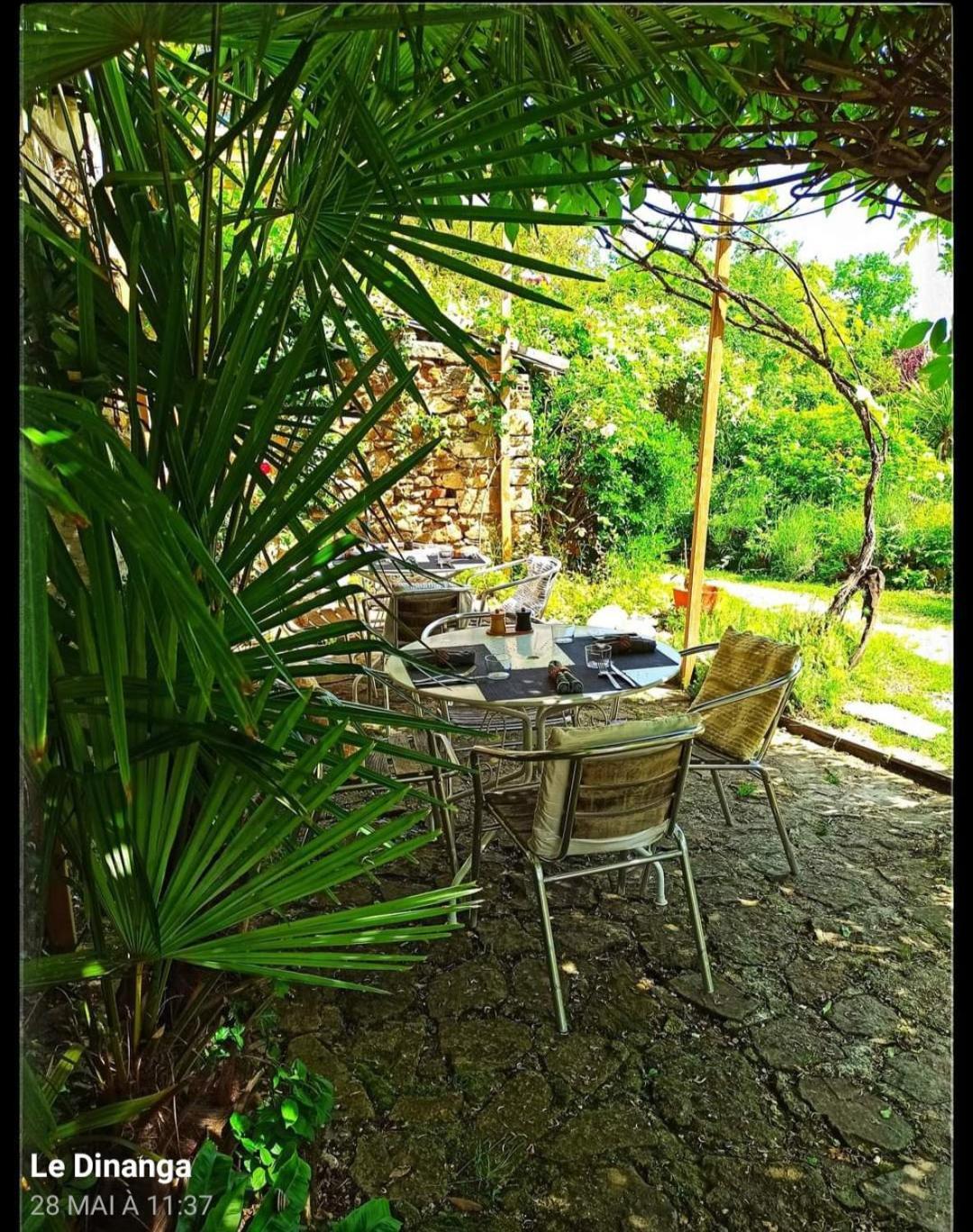 Le Dinanga Bed & Breakfast Léran Екстериор снимка